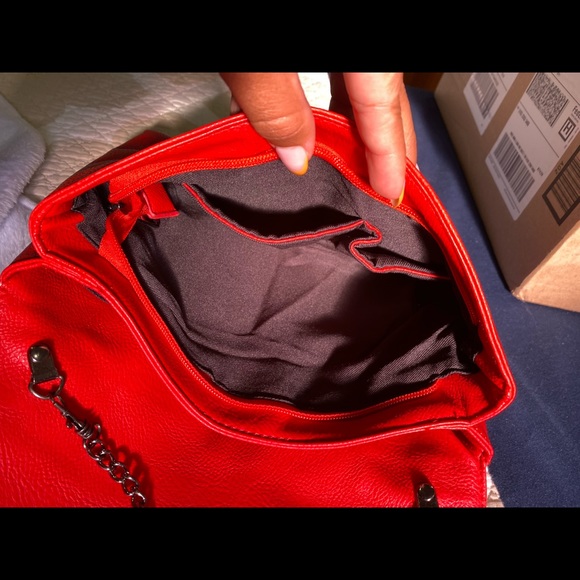 Red clutch - Picture 4 of 7